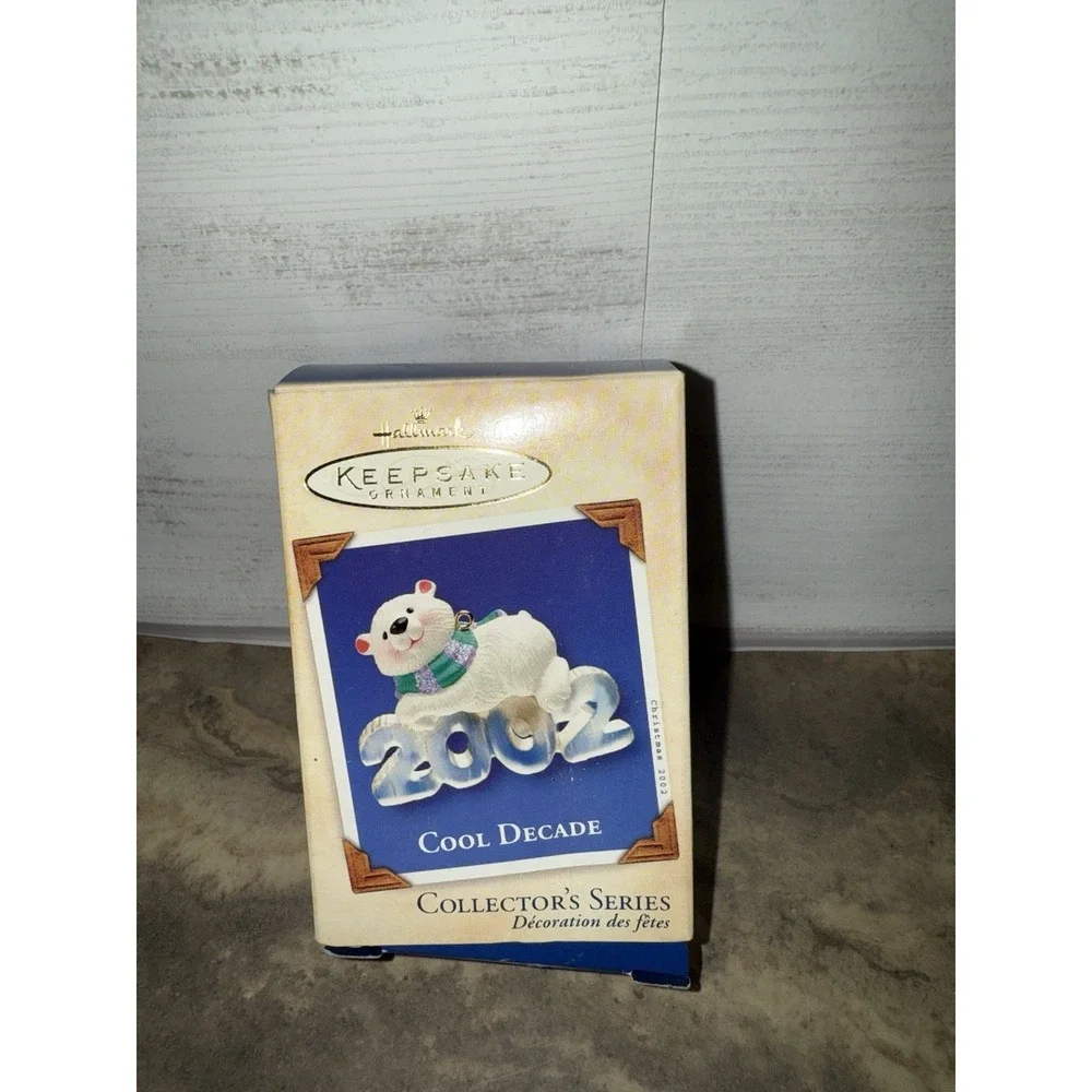 2002‎ Hallmark Cool Decade 3 Polar Bear Keepsake Ornament IOB QX8016